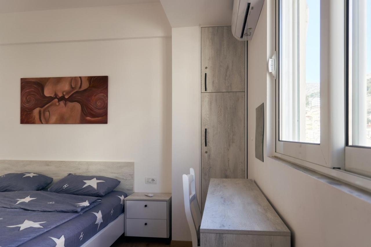 Central Beach Apartment Saranda Kültér fotó